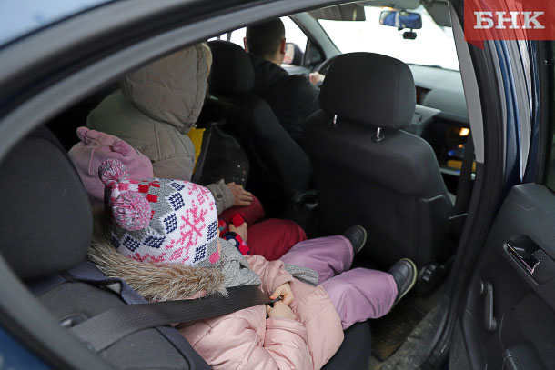 Полиция Коми предлагает выдавать семьям детские автокресла